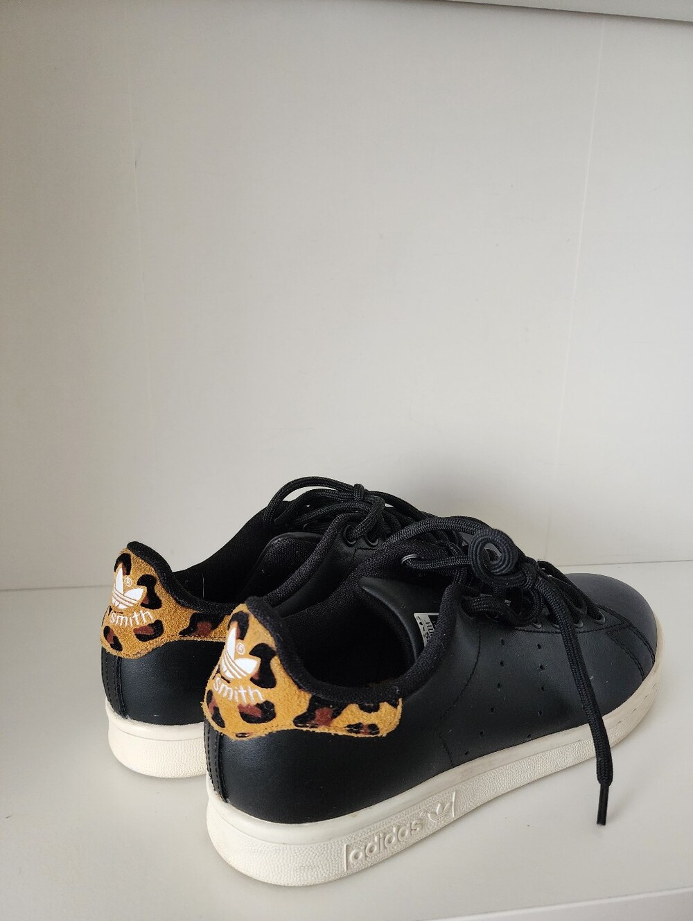 Rare Adidas Stan Smith Black Leopard Print Sneakers Mismatched Size Pair - Picture 1 of 13